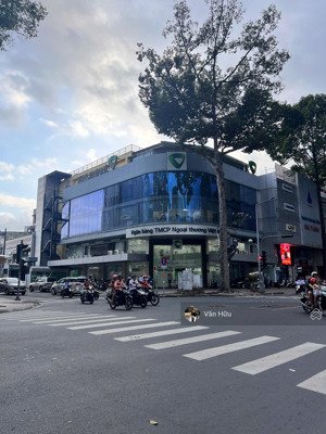 góc 2 mặt tiền cách mạng tháng tám, quận 3 - dt: 8x25m - 4 tầng - hđt: 280 triệu - giá: 49 tỷ