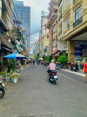 bán nhà hxh góc 2mt đường bùi đình túy quận bình thạnh ,dt 11x30 giá chì 117 triệu/m2