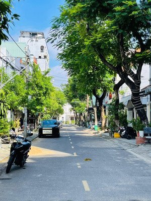 cần bán lô đất tặng kèm nhà cấp 4 mặt tiền đường mỹ an 3 đối diện công viên và cách sông chỉ có 100