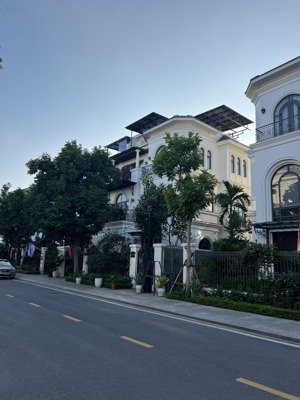 chuyển nhượng căn vip. giá tốt tại vinhome marina cầu rào 2. đón sóng cầu rào 3.