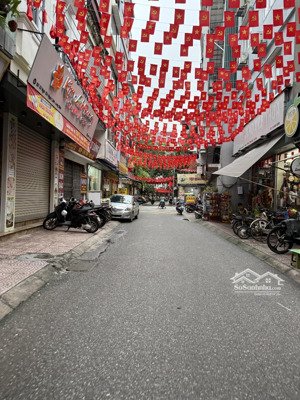 chính chủ bán nhà riêng mặt ngõ 154 ngọc lâm. nhà 5 tầng nở hậu đẹp. ngõ to oto tránh kinh doanh