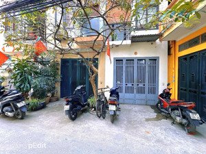 hàng cực hiếm - trung tâm cầu giấy - ngõ thông kinh doanh - 6 tầng ô chờ thang máy - trước nhà 4m