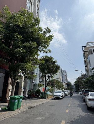 8.5 tỷ,mặt tiền kinh doanh,đs lâm văn bền,tân quy,xe hơi vào nhà (nếu ở),2 tầng,shr chính chủ.