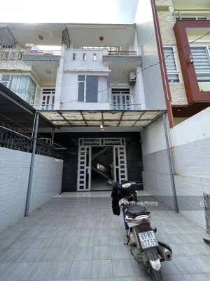 bán nhà 3 tầng dt 121.7m2 hoàn công trung tâm đông hoà dĩ an bình dương đường oto tiện ích full