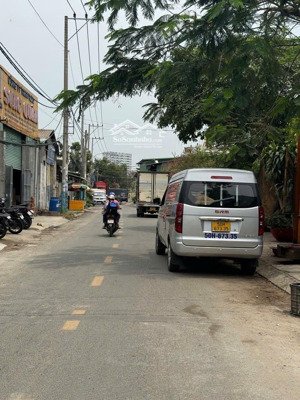 cần bán gấp nhà mặt tiền đường số 10 143m2 3 tầng 10,6 tỷ full nội thất