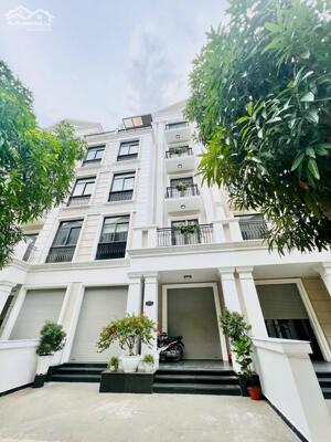 Nhà phố Vinhomes Grand Park cho thuê– 5 tầng– thang máy– diện tích lớn 162m2 giá tốt nhất tháng 12