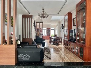 nhà siêu đẹp trung tâm thành phố đường rộng 13m