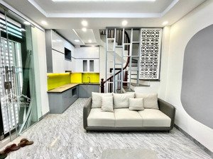 bán nhà đẹp tôn thất tùng, ngõ nông sh quay đầu, thiết kế hiện đẹp,tặng full nội thất mới, 35mx5t