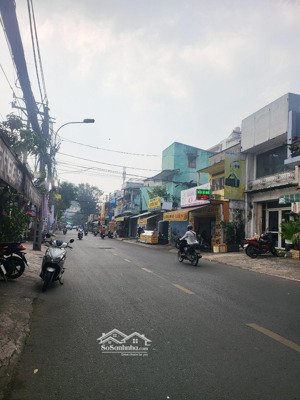 5 tỷ ,mặt tiền kinh doanh lạc long quân, chợ bình thới , q11, gần cv đầm sen, nhà 3 tầng, 39m2