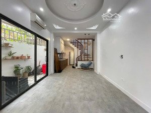 bán nhà hoàng mai, đền lừ, dt 42m sổ giá 7.6 tỷ, ô tô nhỏ đỗ cửa, lô góc 2 thoáng