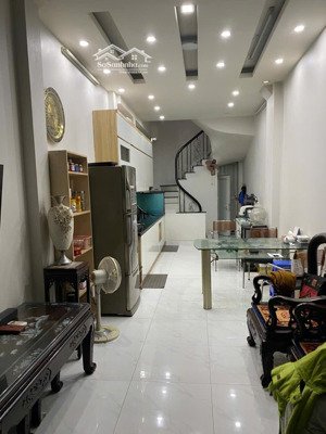 tứ liên cách mặt đường âu cơ 20m, diện tích 48m2 xây 5 tầng