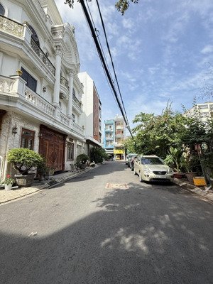 bán nhà hxh đường nguyễn hữu tiến - quận tân phú - diện tích 50m2 - 3 tầng - giá nhỉnh 5 tỷ.