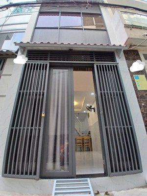 chính chủ bán nhà 1 lửng ngay trung tâm tân bình