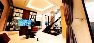 nhà biệt thự mini xây dựng tâm huyết nội thất cao cấp chỉ xách vali về ở gần ngay tuyến metro