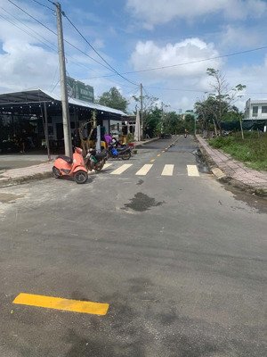 siêu phẩm lô cuối sát ql1a, gần chợ quán gò, gần kcn nam thăng bình đang thi công, giá chỉ 1,3 tỷ