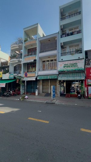 mặt tiền trần nhân tôn q10 ngang 4m dài 18m giáp đường ngô gia tự giá chỉ 19tỷ siêu hiếm q10