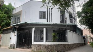 nhà 2 tầng góc 2 mặt tiền - sd 123m2 ngang 9.5m - nhà mới vào ở ngay - xe hơi tránh nhau - hiệp phú