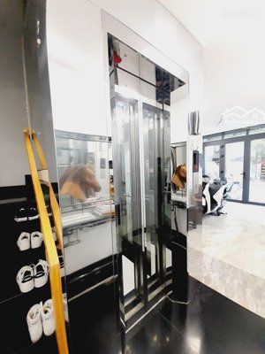 mặt phố nguyễn cửu vân, bình thạnh, tp hcm. 60m2 (4 x 15) 6 ngủ 7toilet thang máy, 6t+st. 18 tỷ.