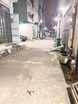 nhà riêng đường xe hơi quốc lộ 13, 1 trệt 3 lầu, chiều rộng 5.5m giá 6,5 tỷ