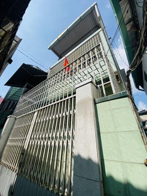 bán nhà góc 2mt - 4.2x13m (vuông vức) - nguyễn cư trinh q1 - nhỉnh 6 tỷ