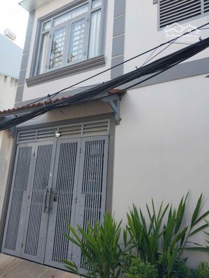 bán nhà 2 tầng lô góc 2 mặt tiền. gần đường trần não q2 cũ (8 x 10m). xe hơi đỗ cửa. chỉ 9 tỷ 15