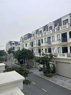 btlk thô cho thuê làm văn phòng/showroom/hộ gia đình tại an lạc green symphony