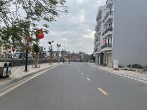Bán lô duy nhất mặt đường Cao Thắng, Hạ lý, 41m giá chỉ có 139tr/m Lh 0979087664