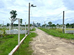 chính chủ bán đất biệt thự vườn, hùng vương, tt gò dầu, tây ninh, sổ hồng riêng, xây dựng tự do