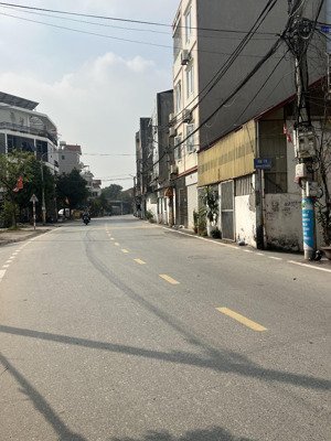 tài chính hơn 4tỷ sở hữu lô đất gần trục đường vành đai 3.5 dt: 35,5m² vuông đẹp 10m ra oto tránh