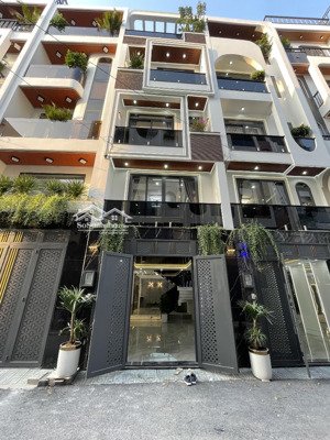 nhà mới ở ngay 5 tầng gần chợ thạnh xuân khu đồng bộ thạnh xuân 25, xe hơi ngủ chung với chủ