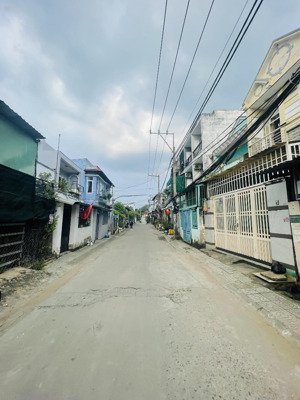 nhà mt hẻm xe hơi 1419 lê văn lương. phước kiển. sổ sẵn. thích hợp mua đón tết