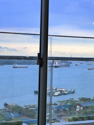 chính chủ bán sky 89 quận 7- 1pn- tầng đẹp view trực diện sông- full nội thất mới- đã nhận sổ hồng