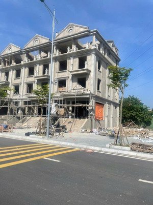 bán shophouse tp giao lưu 209m mặt tiền 8m 4 tầng 1 hầm đường 40m kinh doanh đỉnh cao