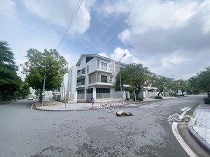 cần bán gấp căn góc biệt thự đô nghĩa sollake villa 225m2 giá 35 tỷ