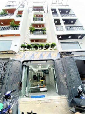 nhà sát chợ cầu đồng, có thang máy, 7,950 tỷ nay chủ giảm mạnh: 7,250 tỷ.