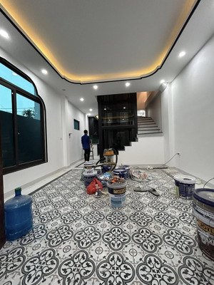 bán nhà cầu giấy, gần ô tô, sát phố, nhà đẹp 4 ngủ, về ở ngay 50m2 chỉ 11.5 tỷ.