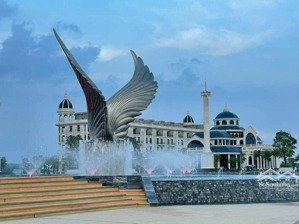 cần tiền bán nhanh căn nhanh căn nhà phố 8x20 giá hời phân khu the suite lh 