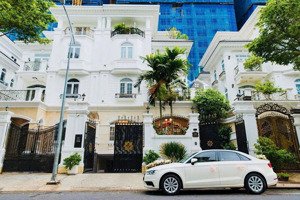 biệt thự cityland quận 7.dt đất: 10 22m = 220m 3 lâu thang máy giá 53 tỷ