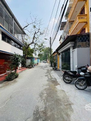 vị trí ngay đầu cầu vĩnh tuy long biên vài phút sang time city, dòng tiền trên 40tr/ th