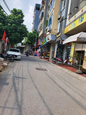 10.2 tỷ. có thể cho thuê đất. thửa đất 60m2. mặt tiền 5m. đường 5m. mặt chợ nguyên xá - btl