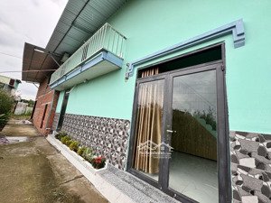 nhà mới xây 40m2: 1 trệt, 1 lầu, 2 phòng ngủ,2wc có phòng ngủ dưới trệt