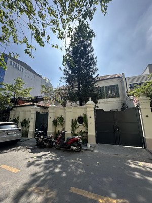 bán biệt thự khu vip trần quốc thảo, võ thị sáu, quận 3 (14x28m) hầm 3 tầng*giá 119tỷ