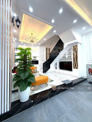 siêu phẩm biệt thự phố tân cổ điển .mặt tiền đường nhựa 9m - kdc vạn phúc an -