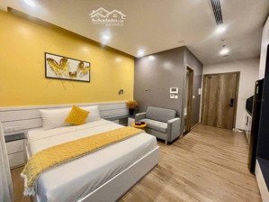 cần bán căn hộ studio 29m2 đủ đồ view sông hồng ban công hướng nam toà sol forest 1.hl ạ