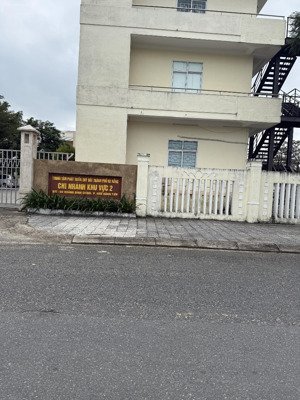 còn lô ngay sát gần bãi tắm non nước nhs , vị trí rất đẹp bên cạnh trung tâm quỹ đất tp , xung quan