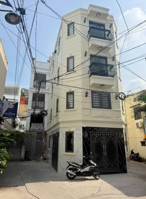 bán nhà xây mới 2025- 4 tầng hxh phùng văn cung-cạnh phan xích long