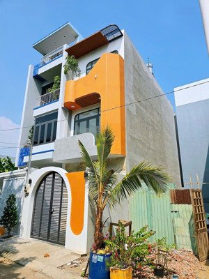 nhà mới sát vinhome, 62m2, 4 ngủ 5wc, hẻm xe hơi thông, ko lỗi pt 5.6 tỷ thương lượng.