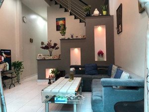 bán gấp căn nhà 2 tầng sổ vuông, hẻm 1 sẹc gần mặt tiền đường số 6