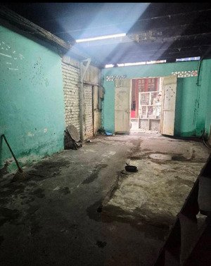 ngang 3.8x17m diện thích khó tìm. ngay khu trung tâm q5. có thể xây làm căn hộ dịch vụ hay xây ở