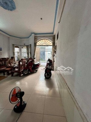 nhà 2 tầng - 1/ sát mặt tiền - hẻm xe hơi ngay quang trung - sân golf tân nhất